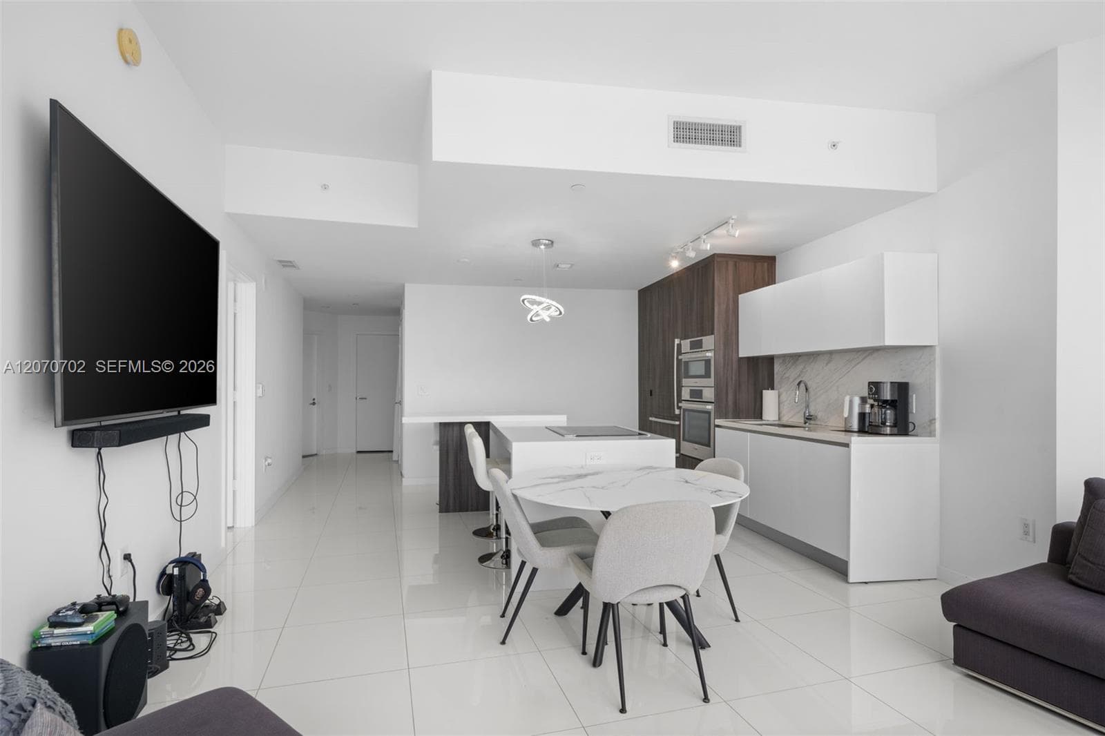851 NE 1st Ave # 1610, Miami, FL 33132 photo 5