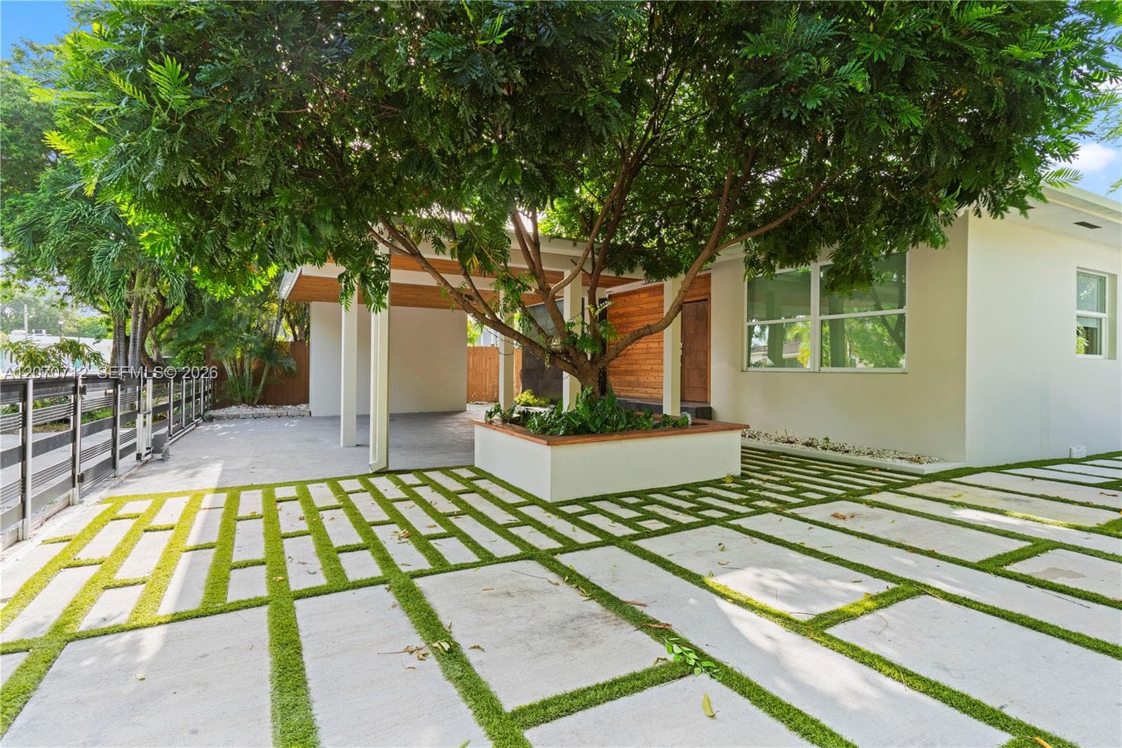 221 NE 44th St, Miami, FL 33137 photo 2