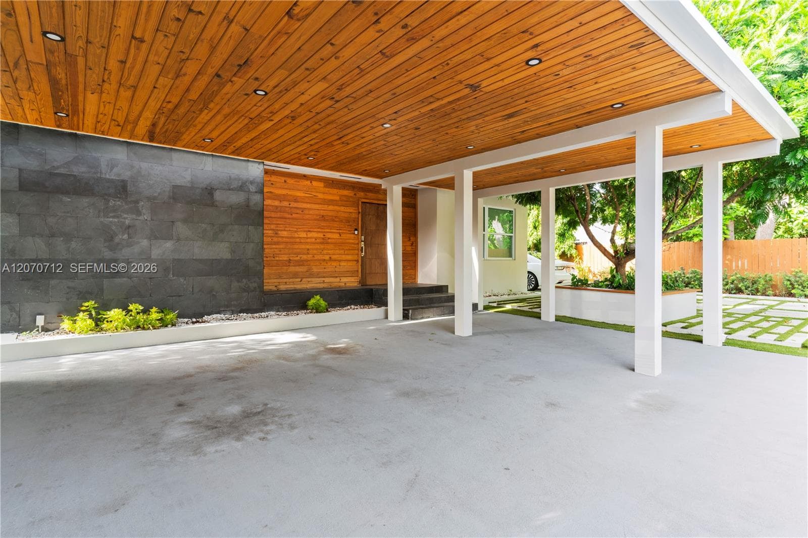 221 NE 44th St, Miami, FL 33137 photo 3