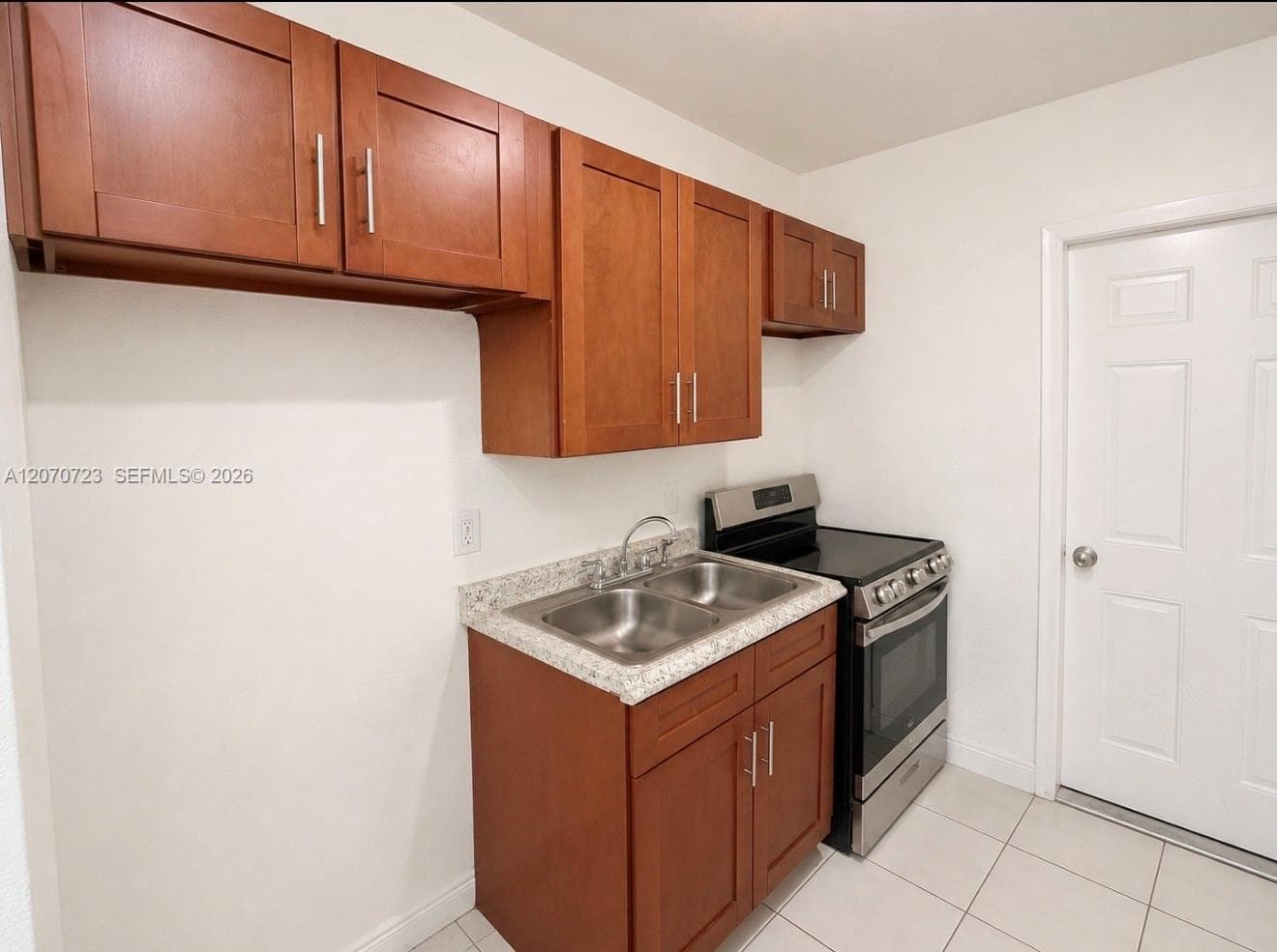 1041 NW 7th Ct, Hallandale Beach, FL 33009 photo 3