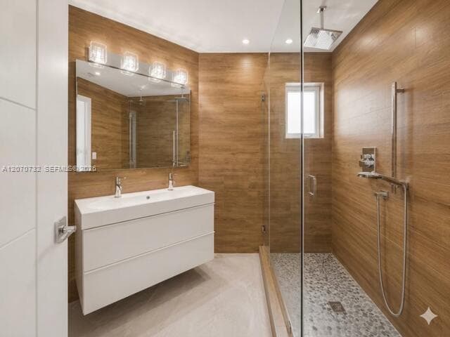 2558 NE 206th Ter, Miami, FL 33180 photo 3