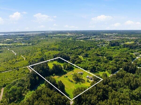 8698 63RD Avenue, Vero Beach, FL 32967 photo 3