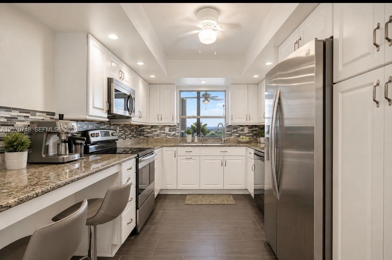 1000 Parkview Dr # 715, Hallandale Beach, FL 33009