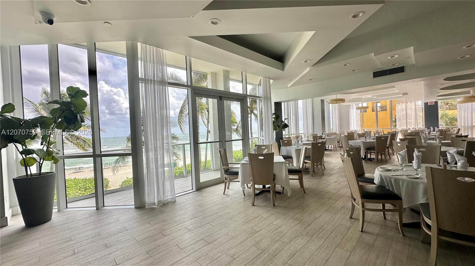 16425 E Collins Ave # 1215, Sunny Isles Beach, FL 33160 photo 3