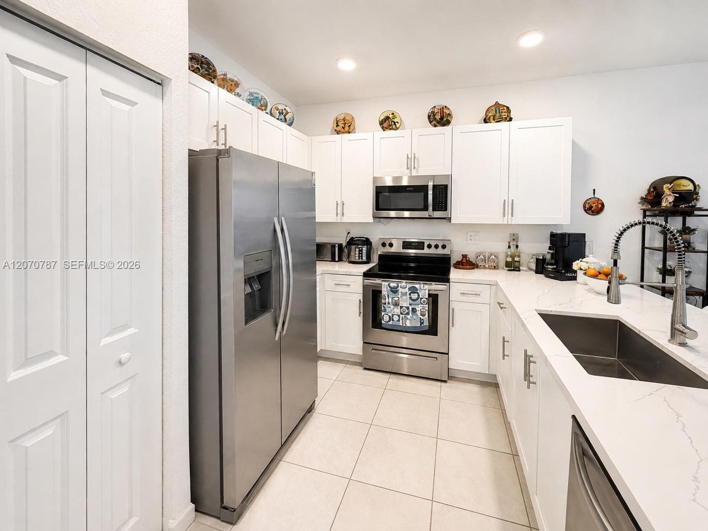 18324 SW 148th RD, Miami, FL 33187 photo 4