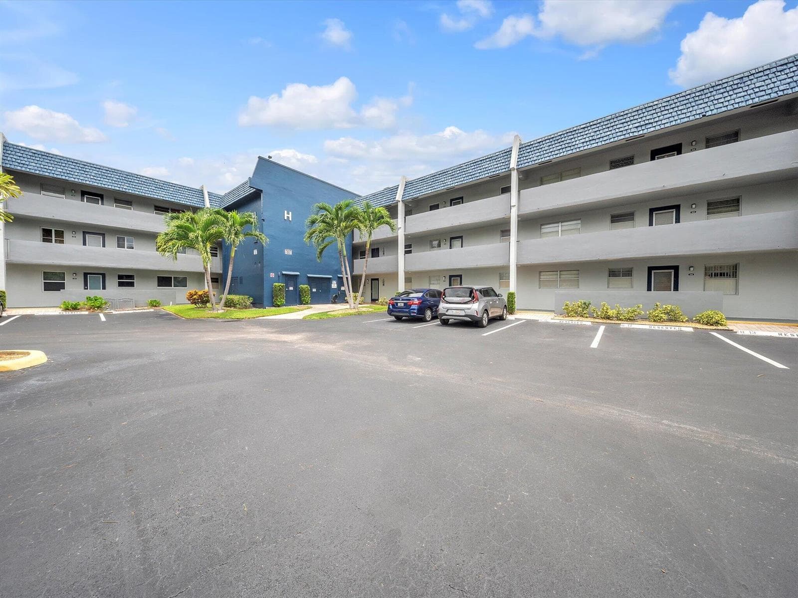 7807 GOLF CIR Drive # 105, Margate, FL 33063 photo 4
