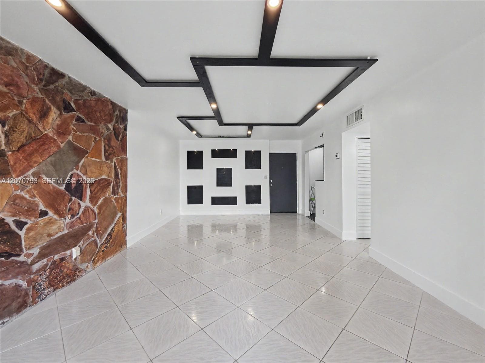 8411 NW 8th St # 102, Miami, FL 33126 photo 2