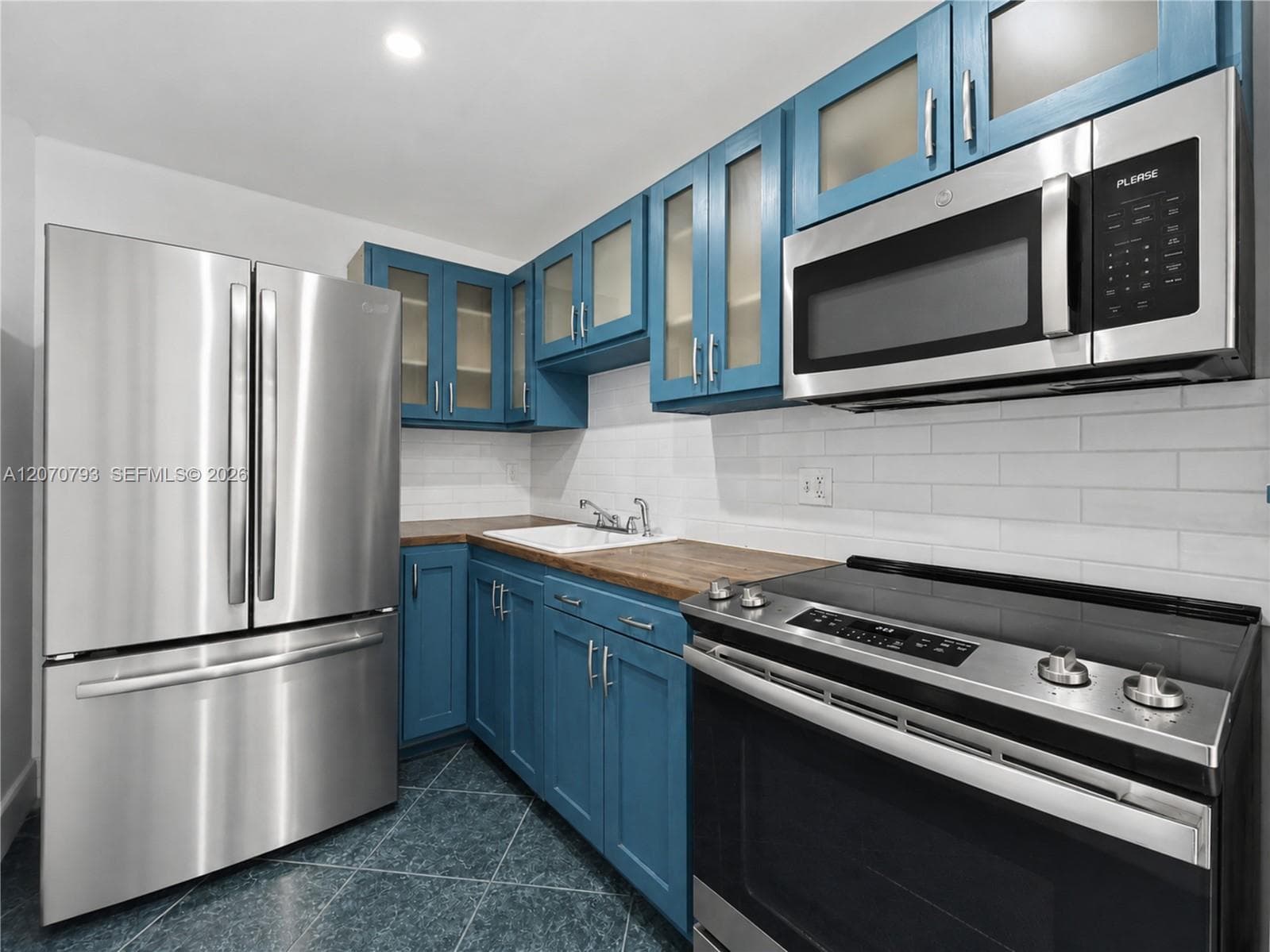 8411 NW 8th St # 102, Miami, FL 33126 photo 4