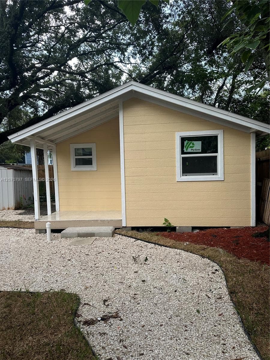 8111 N 10, Tampa, FL 33604 photo 2
