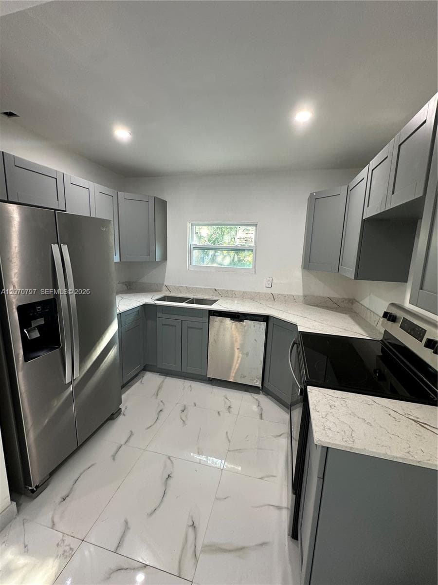 8111 N 10, Tampa, FL 33604 photo 3