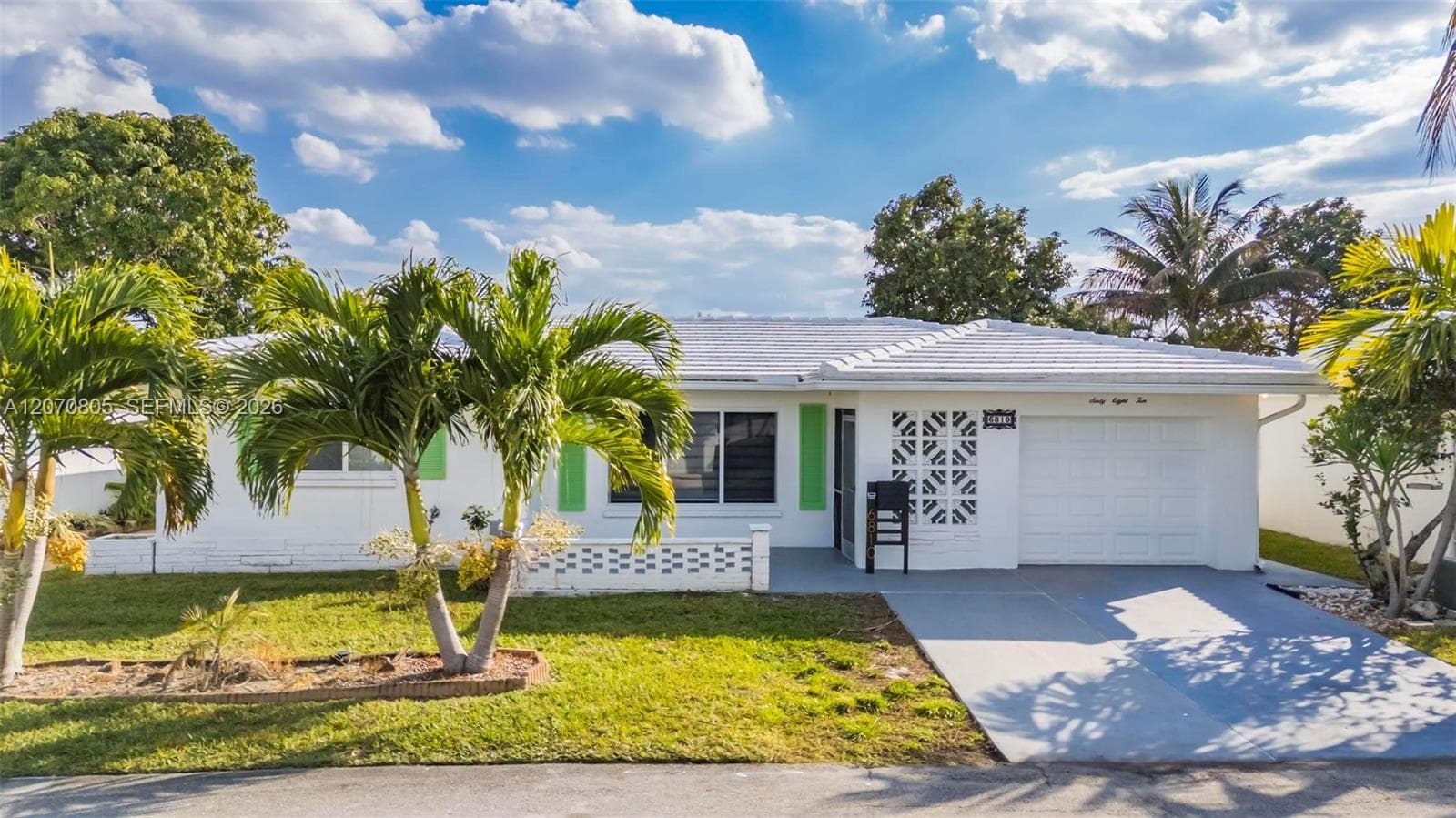 6810 NW 74th Pl, Tamarac, FL 33321 photo 2