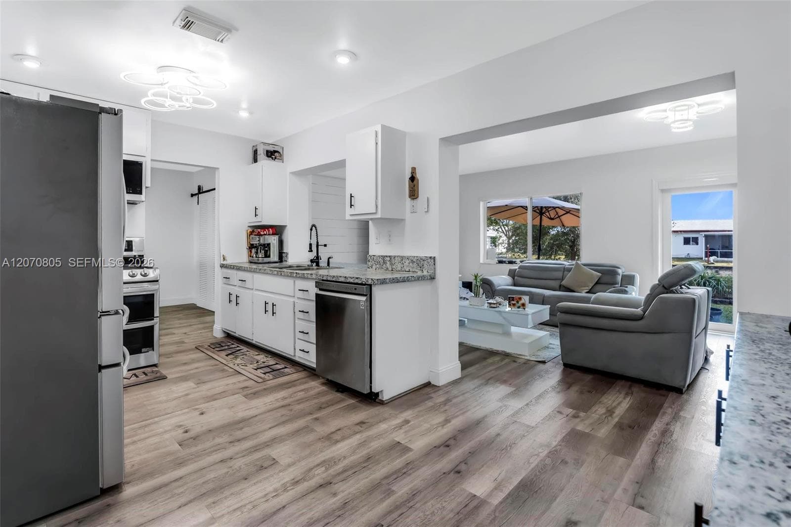 6810 NW 74th Pl, Tamarac, FL 33321 photo 4