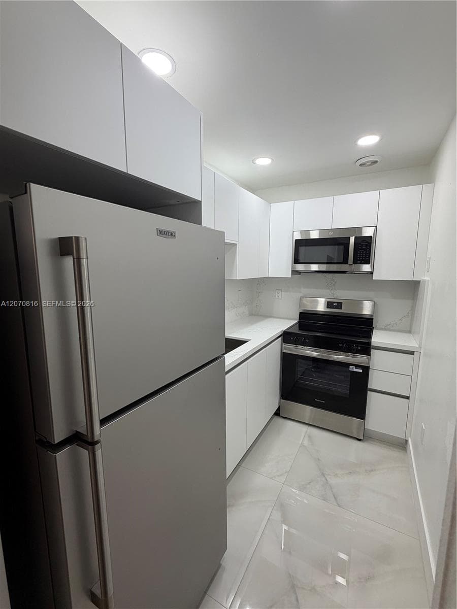 4713 NW 7th St # 409-1, Miami, FL 33126 photo 3