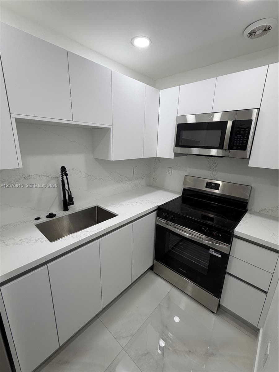 4713 NW 7th St # 409-1, Miami, FL 33126 photo 4
