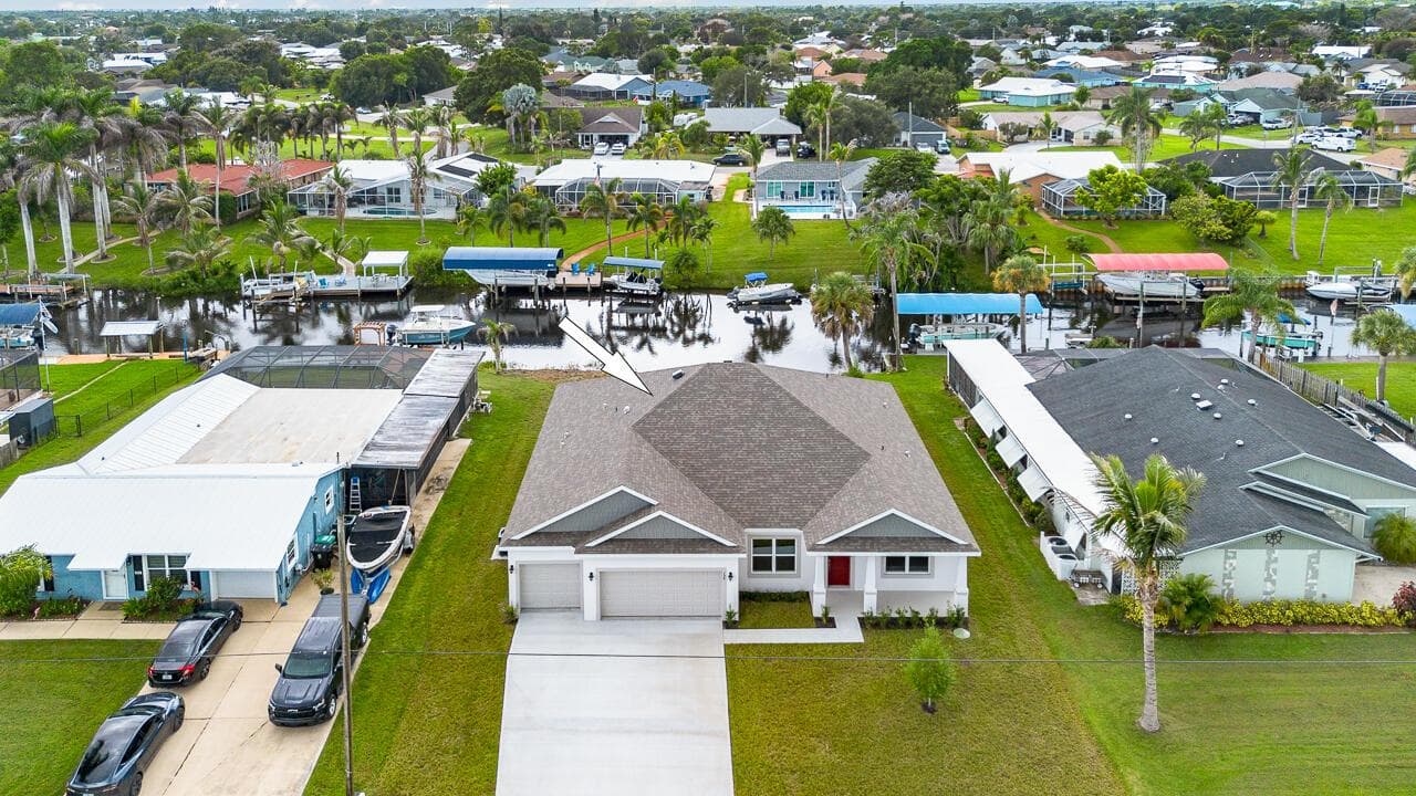 798 SE Seahouse Drive, Port St. Lucie, FL 34983 photo 2
