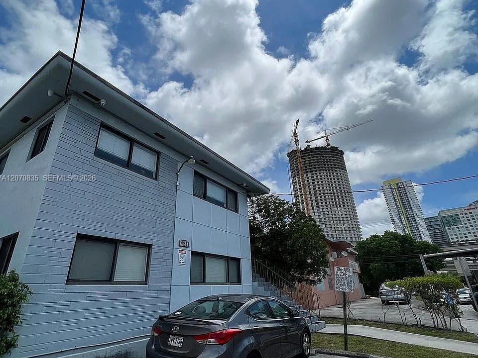 421 SW 6th St # 7, Miami, FL 33130