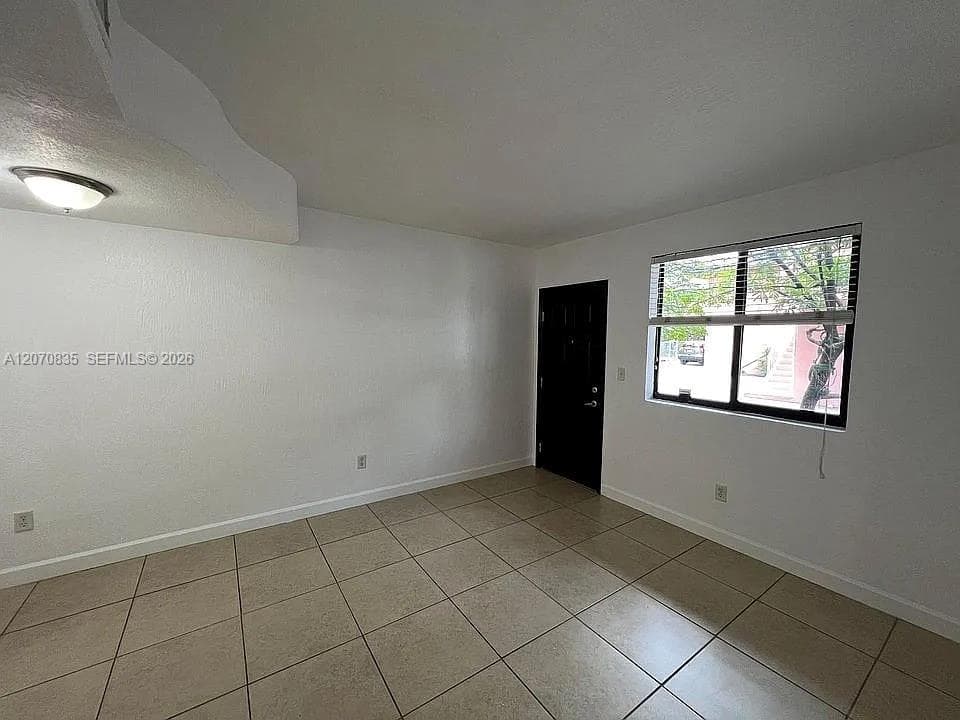421 SW 6th St # 7, Miami, FL 33130 photo 4