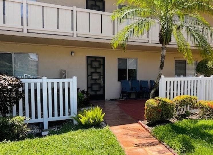 6936 Huntington Ln # 103, Delray Beach, FL 33446 photo 2