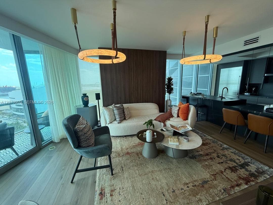 888 Biscayne Blvd # 1509, Miami, FL 33132