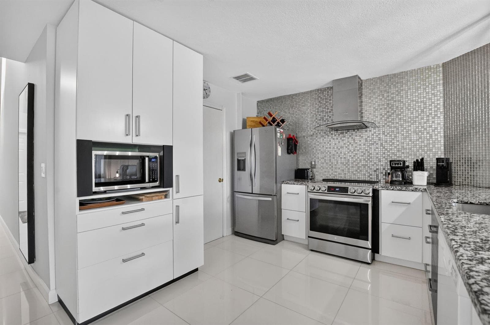 2260 Discovery Circle W, Deerfield Beach, FL 33442 photo 5