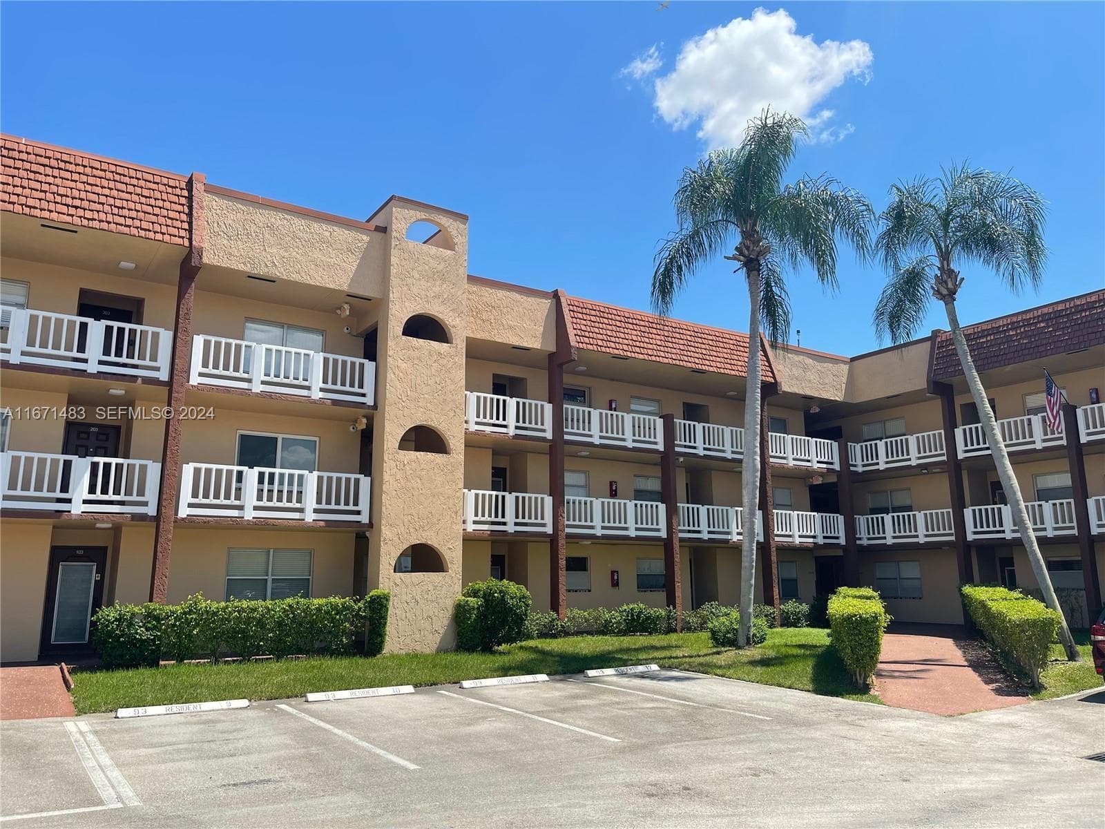 9300 Sunrise Lakes Boulevard # 303, Sunrise, FL 33322