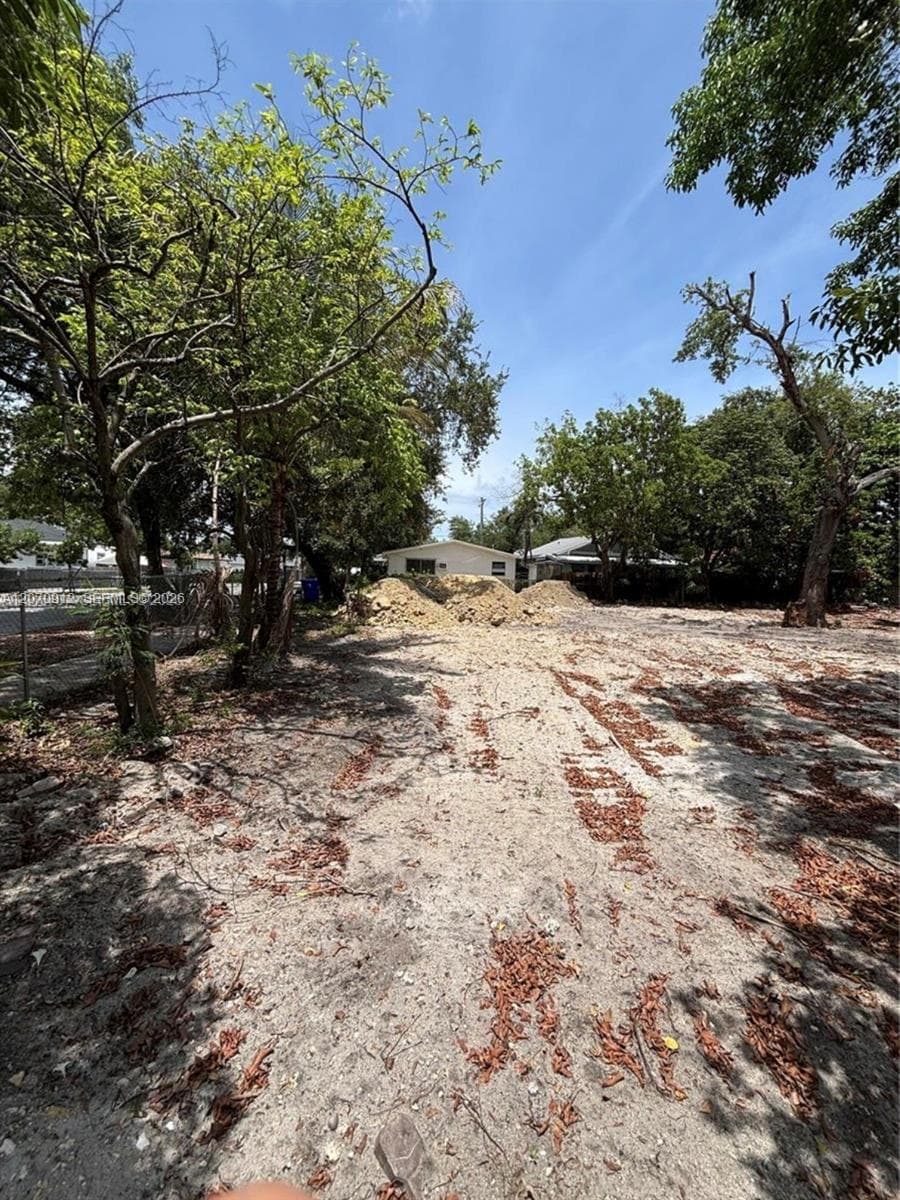 301 NE 58 St, Miami, FL 33137 photo 2