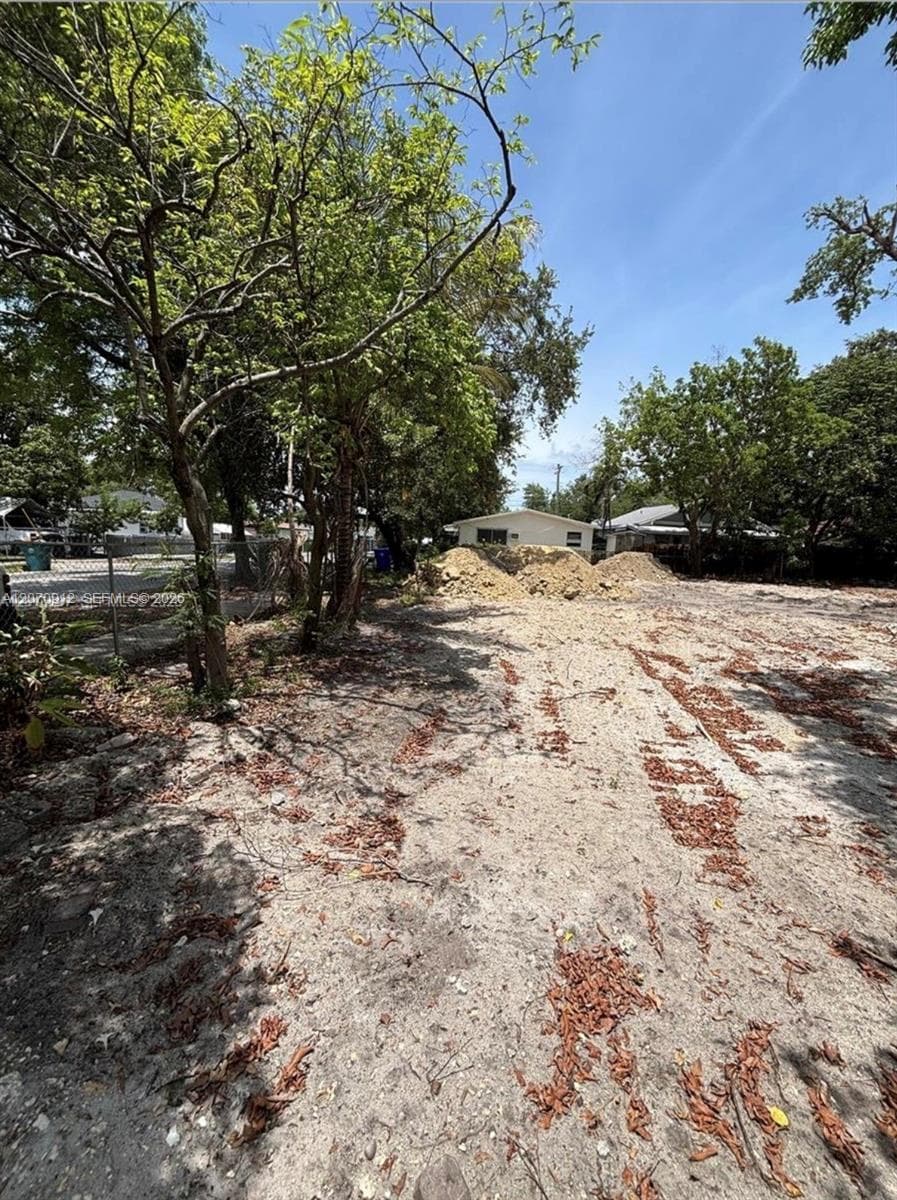 301 NE 58 St, Miami, FL 33137 photo 4