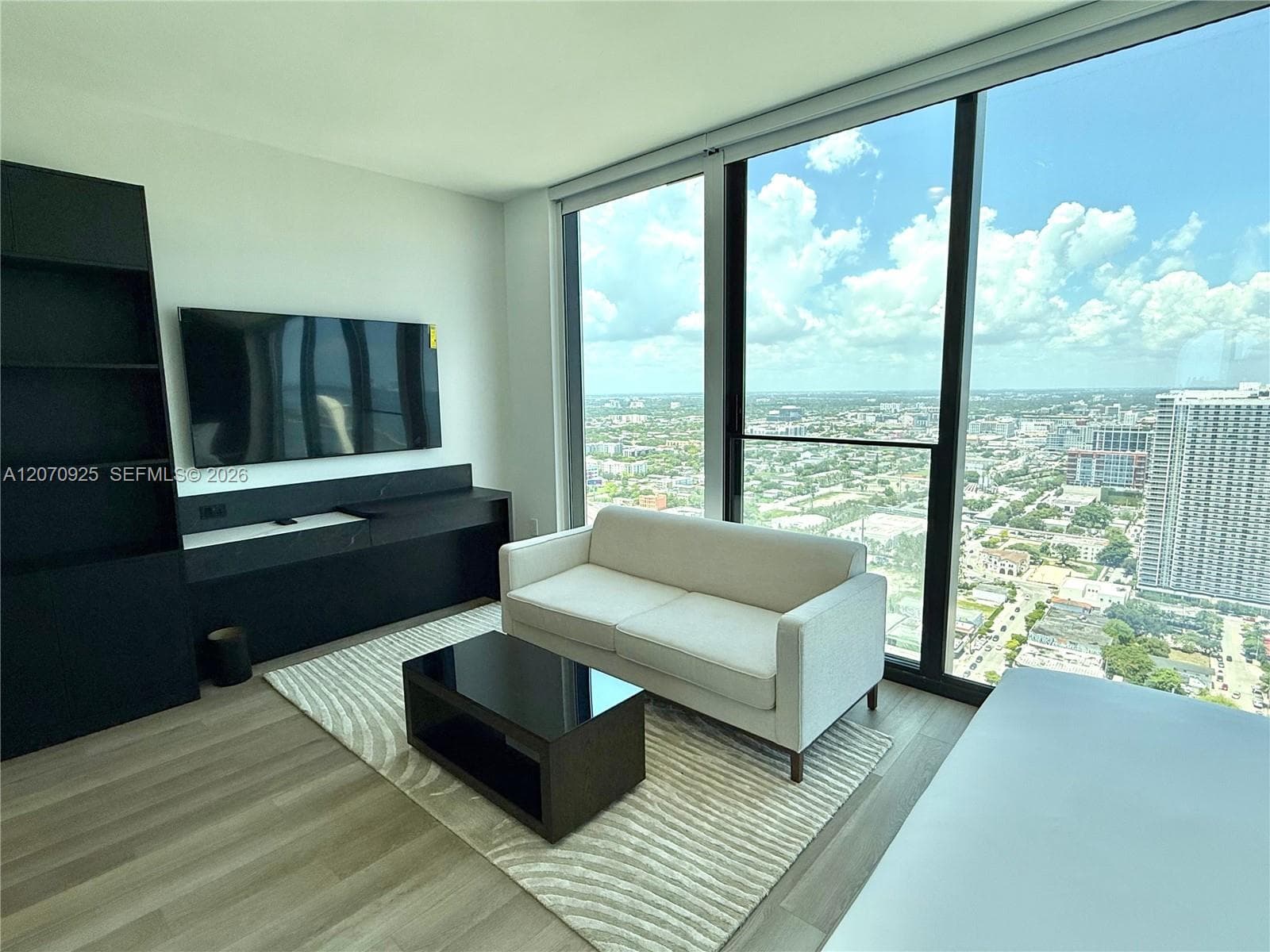 20 NE 11 street # 3605, Miami, FL 33132 photo 4