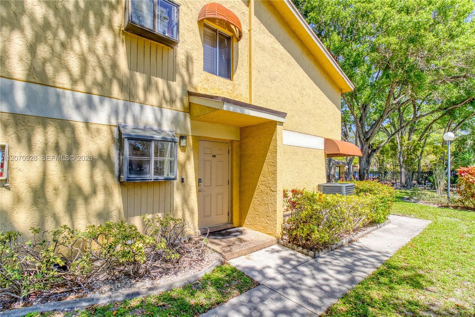 3095 N Oakland Forest Dr # 104, Oakland Park, FL 33309 photo 2