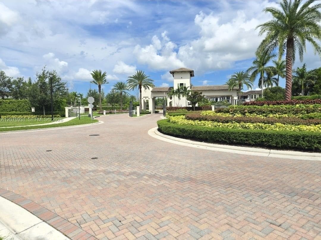 9267 W 34th Ct, Hialeah, FL 33018 photo 4