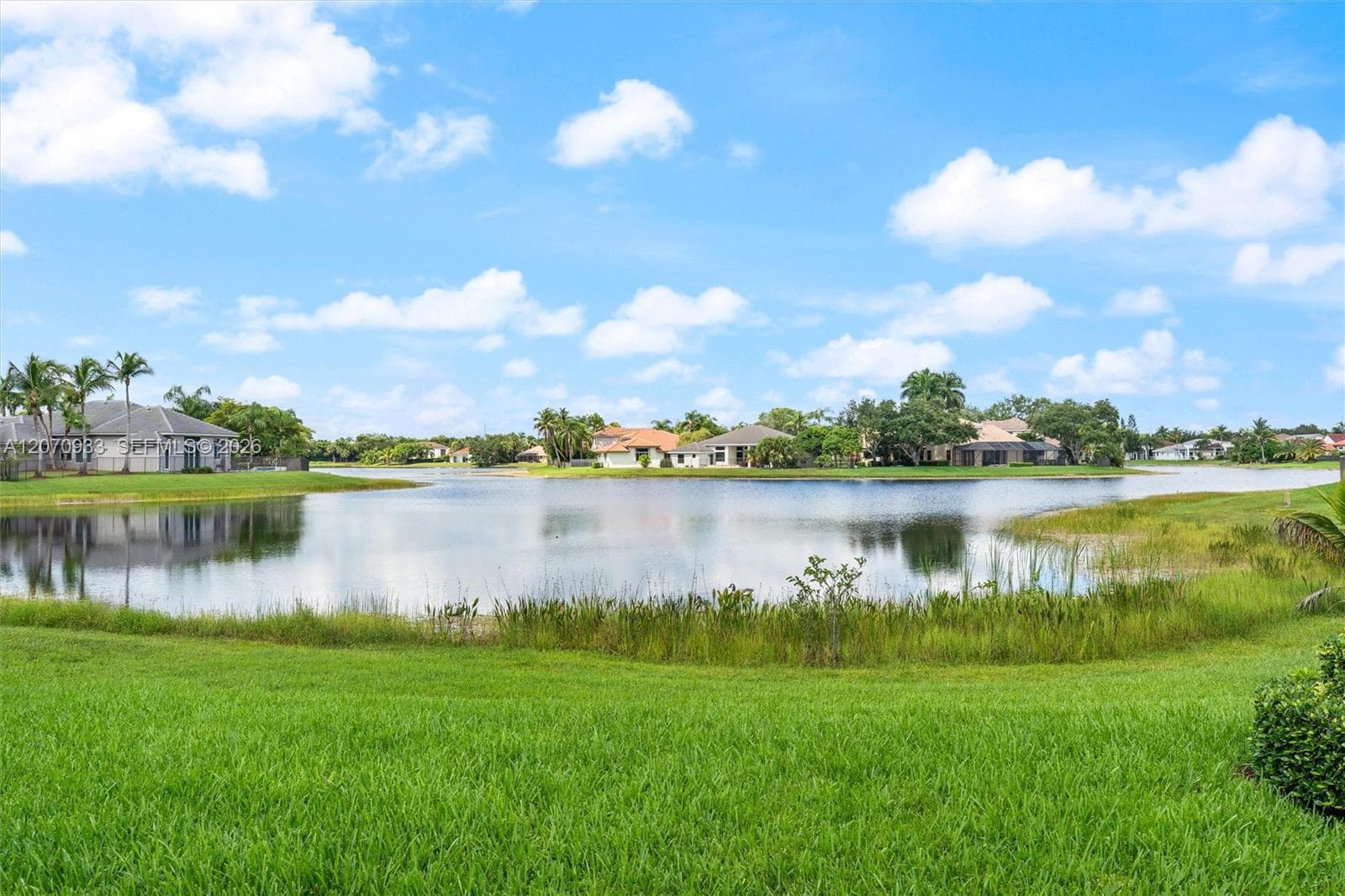 2733 Meadowood Dr, Weston, FL 33332 photo 2