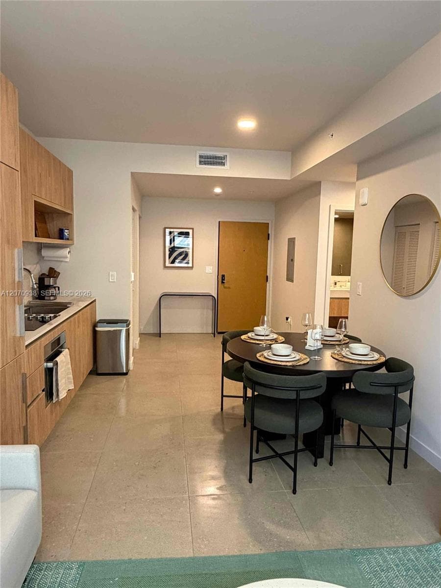 11 NE 6th St # 705, Miami, FL 33132 photo 2