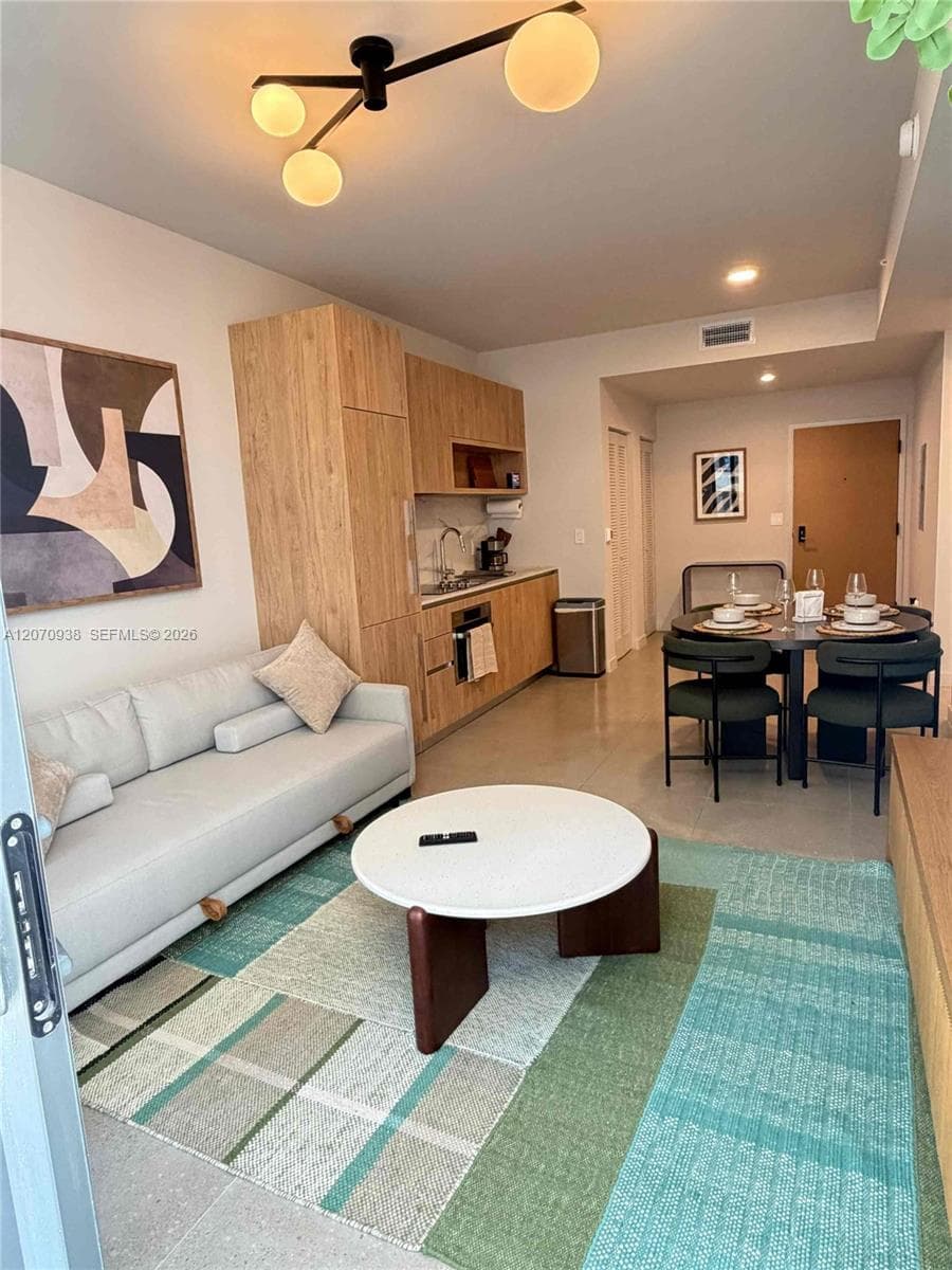 11 NE 6th St # 705, Miami, FL 33132 photo 4