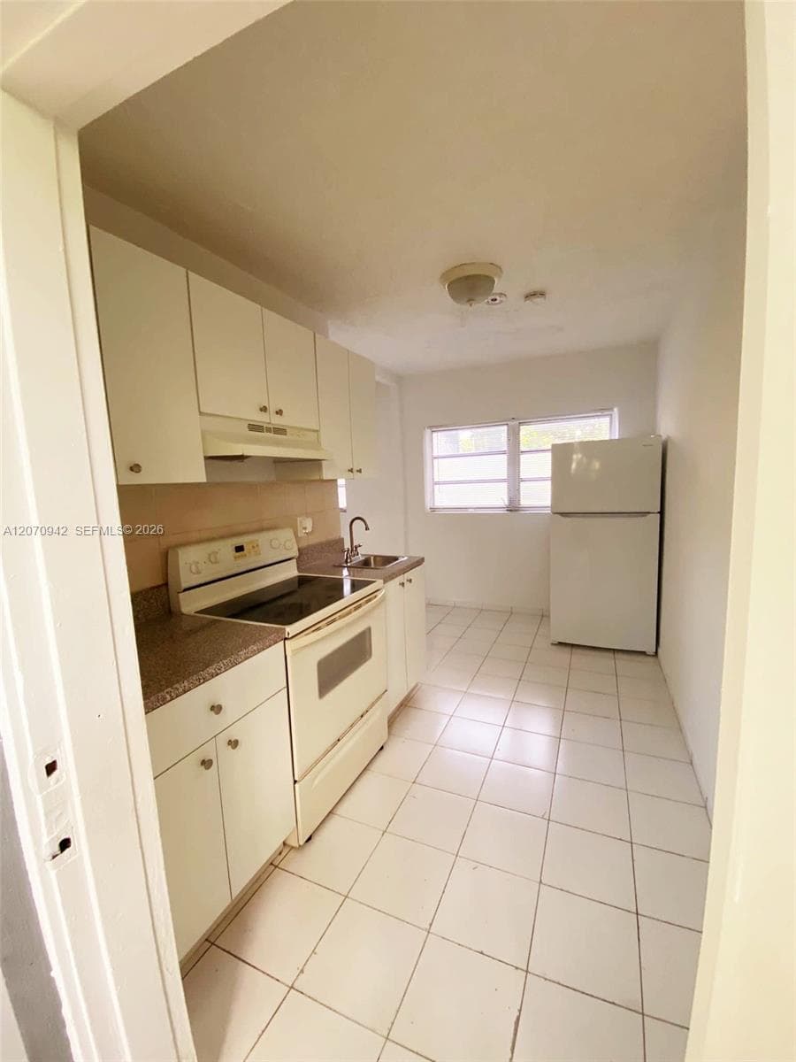 2612 Johnson St # 13, Hollywood, FL 33020 photo 2