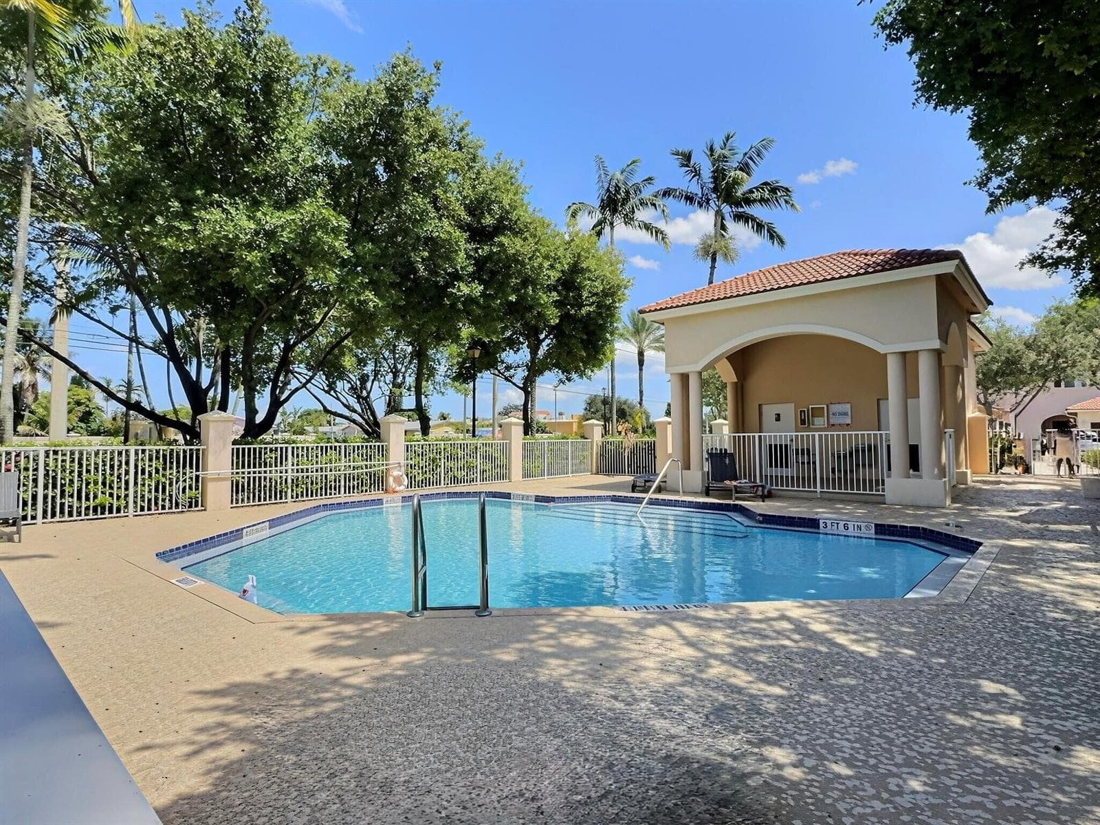 8833 S ISLES Circle # 8833, Tamarac, FL 33321 photo 4