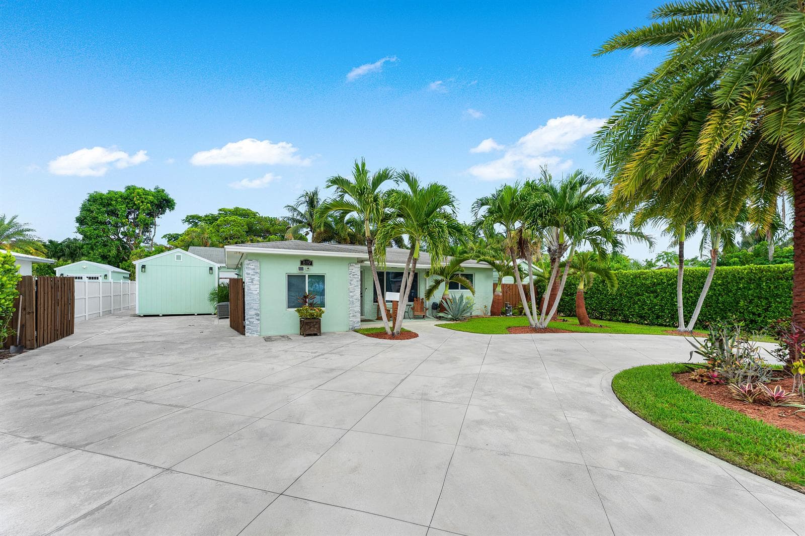 819 6TH Street, Lake Park, FL 33403 photo 3