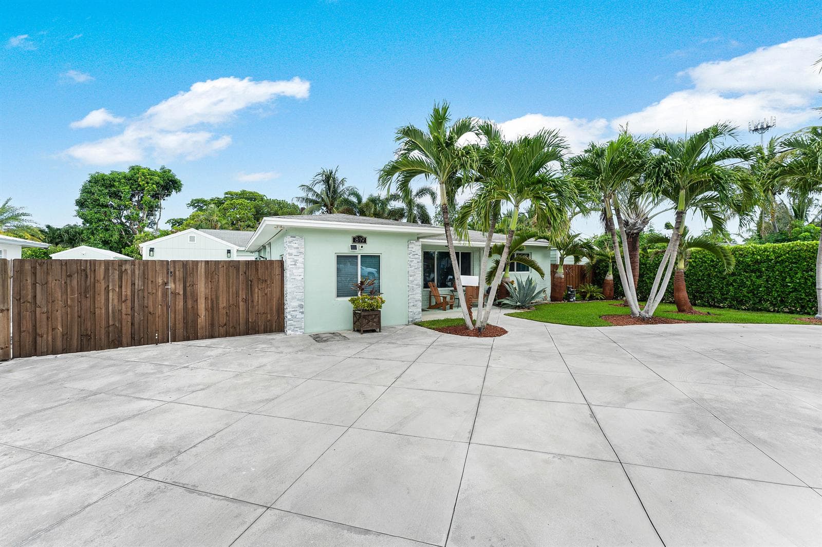 819 6TH Street, Lake Park, FL 33403 photo 4