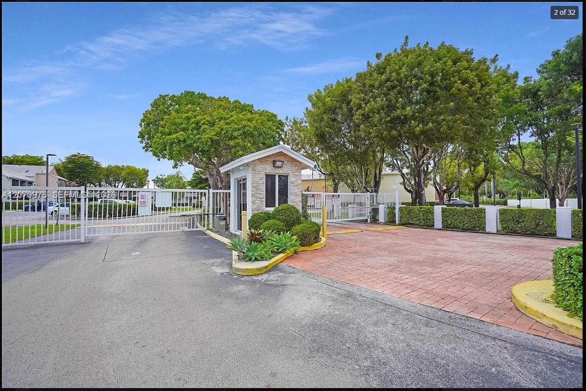 10521 Mahogany Key Cir # 207, Miami, FL 33196 photo 3