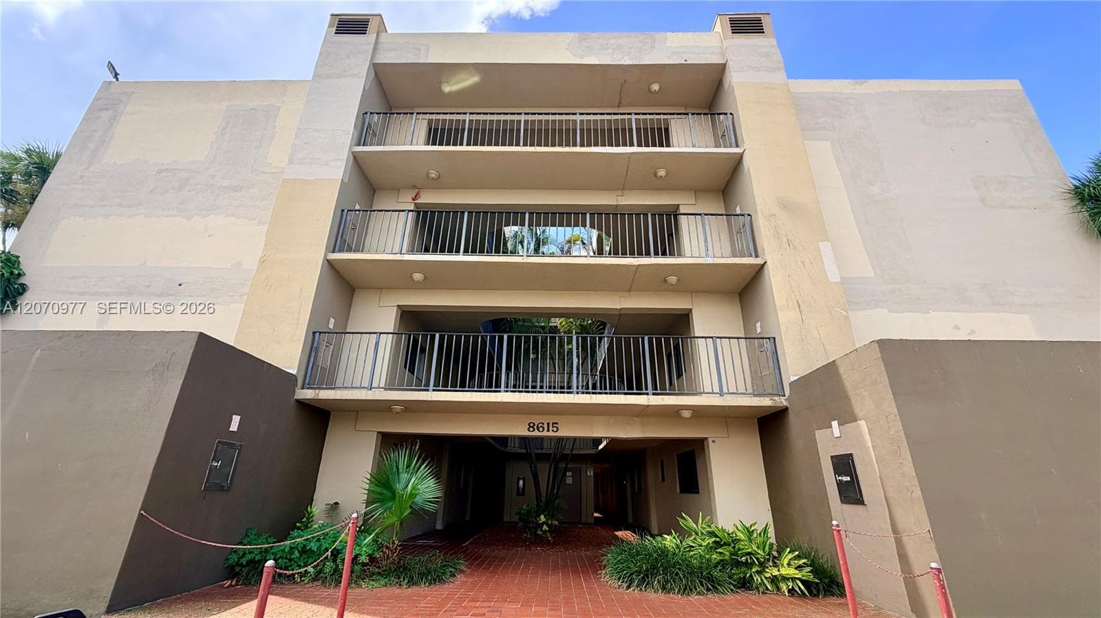 8615 NW 8th St # 421, Miami, FL 33126