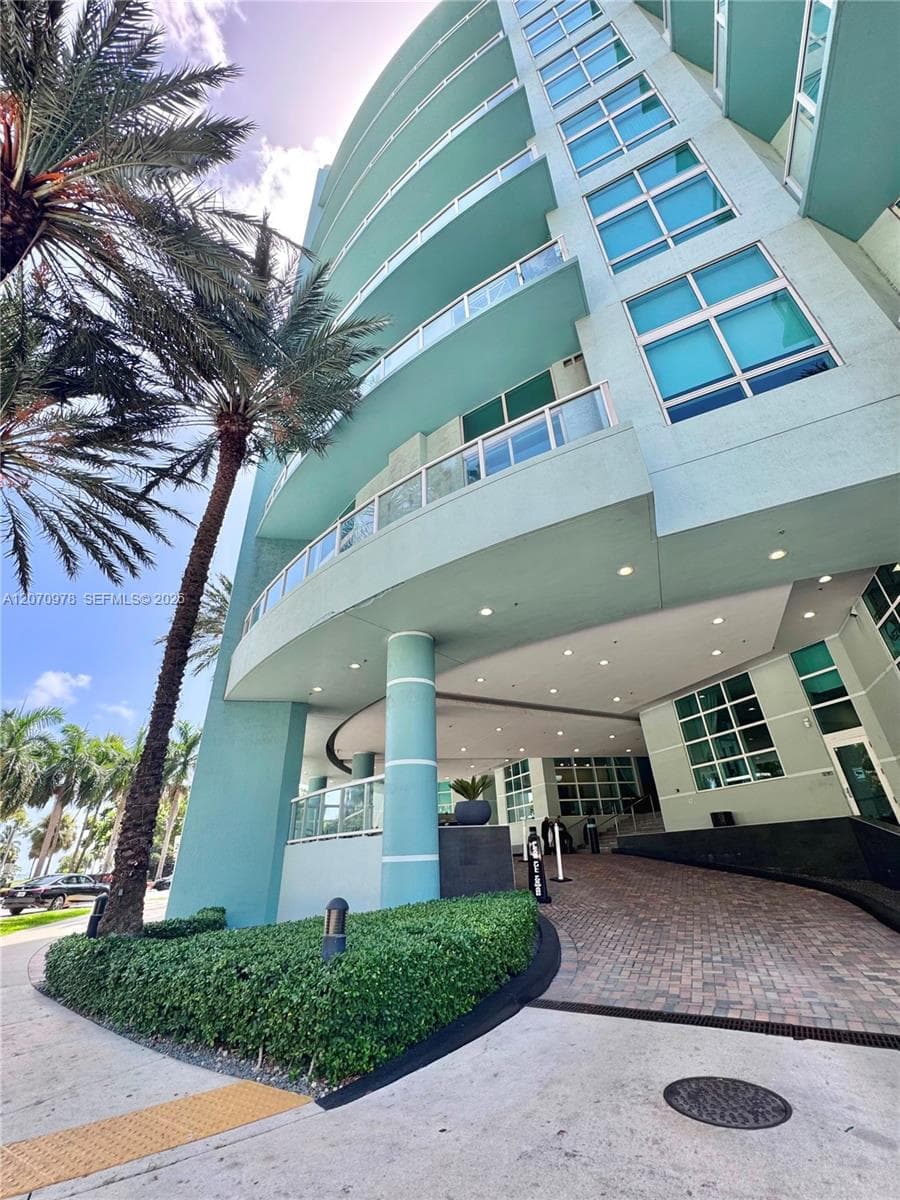 1900 N Bayshore Dr # 1807, Miami, FL 33132