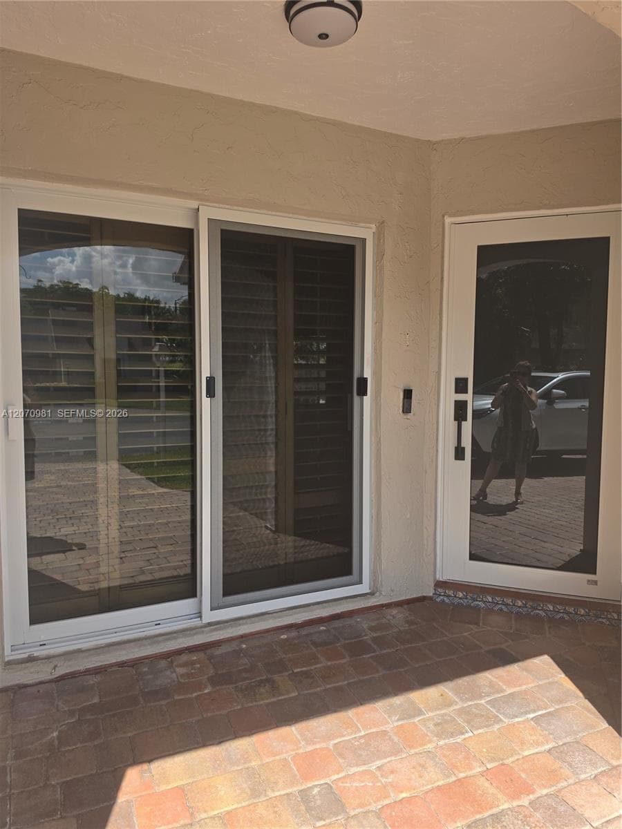 10076 NW 51st Ter, Doral, FL 33178 photo 2