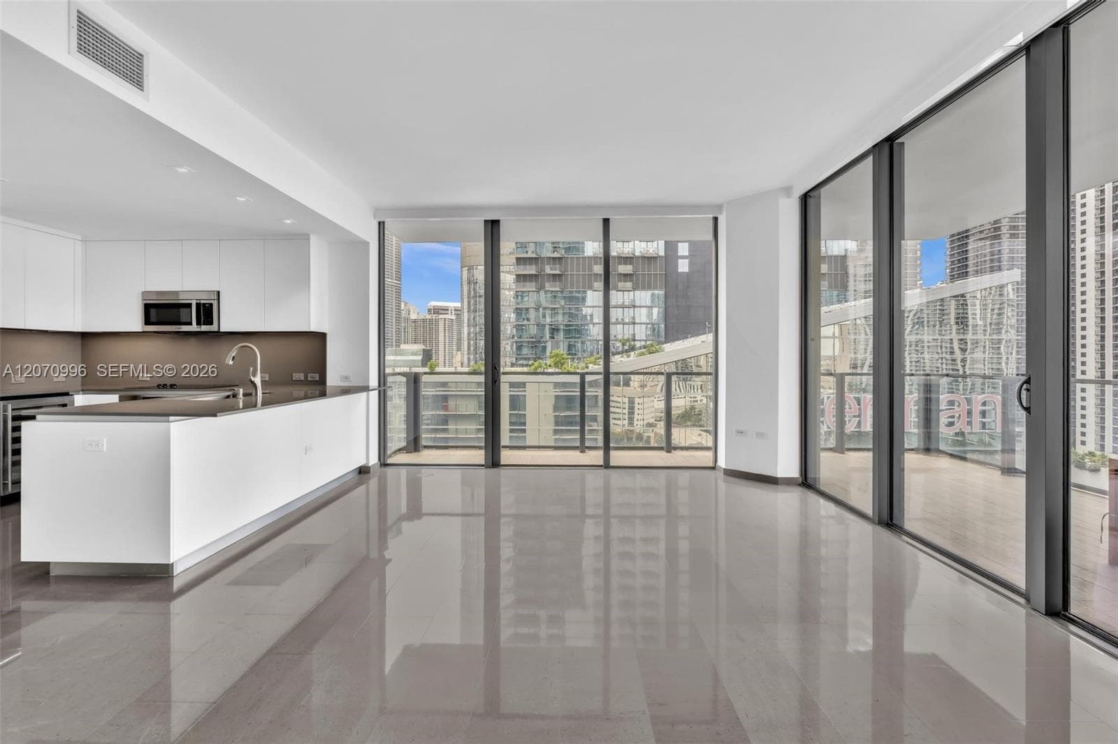 68 SE 6th St # 1702, Miami, FL 33131 photo 4
