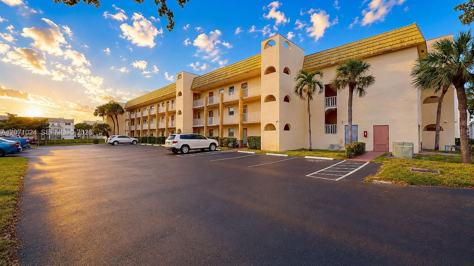 8500 Sunrise Lakes Blvd # 201, Sunrise, FL 33322