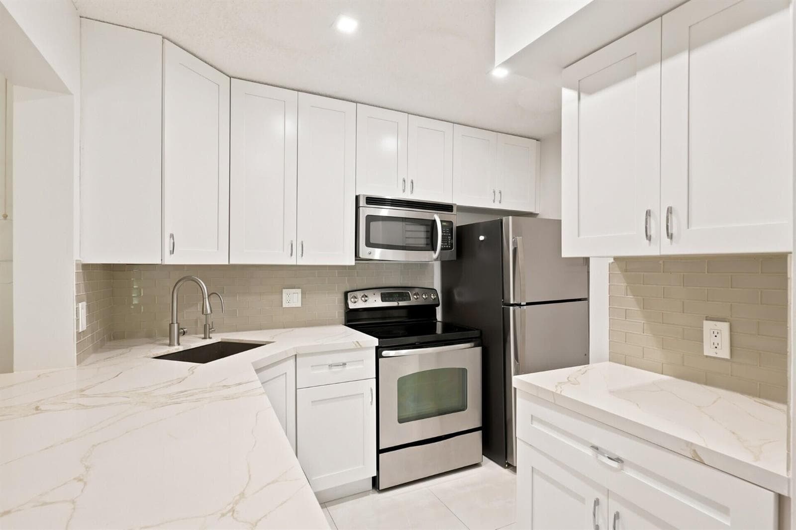 609 SEA PINE Way # F2, FL 33415