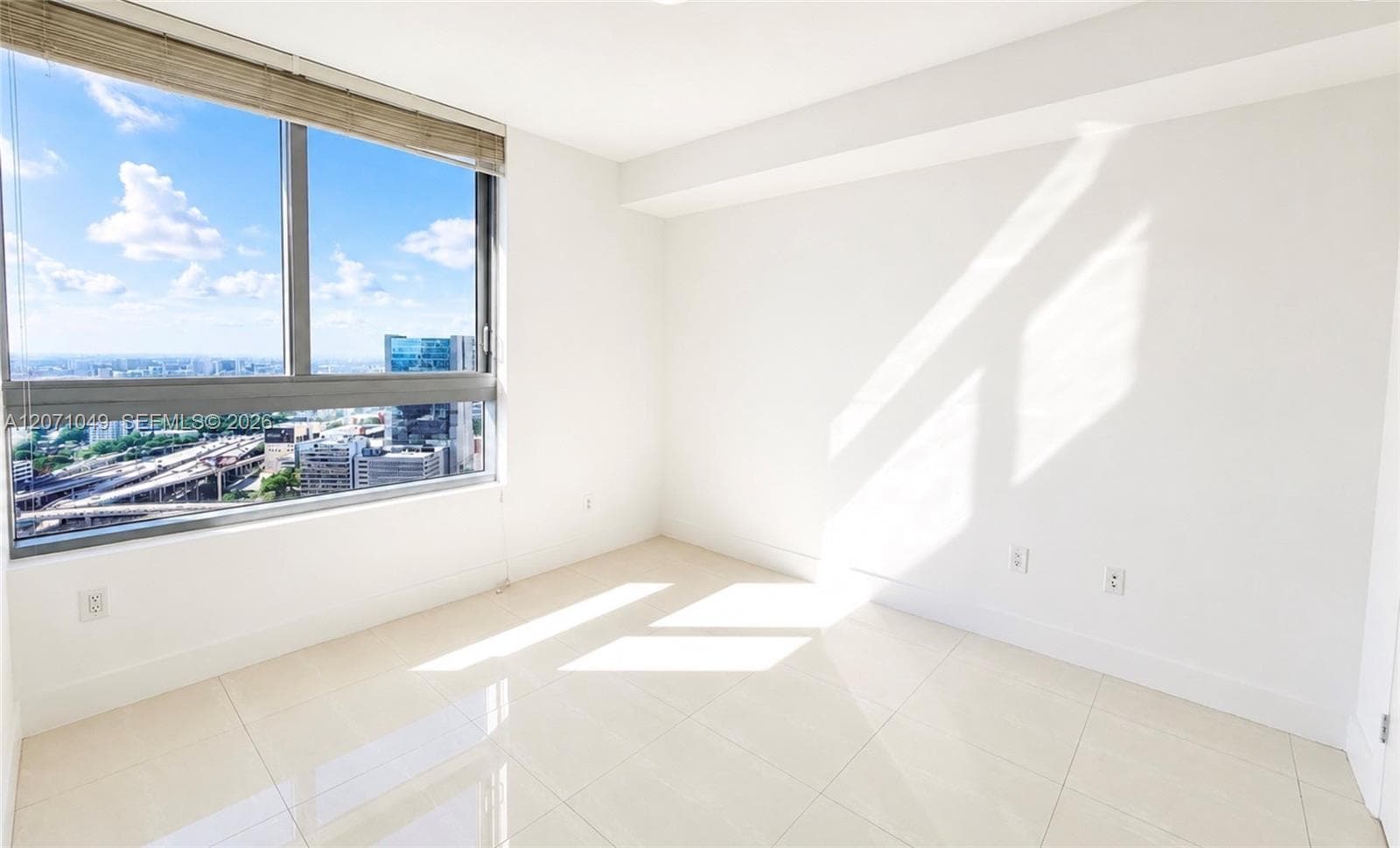 90 SW 3rd St # 3408, Miami, FL 33130 photo 4