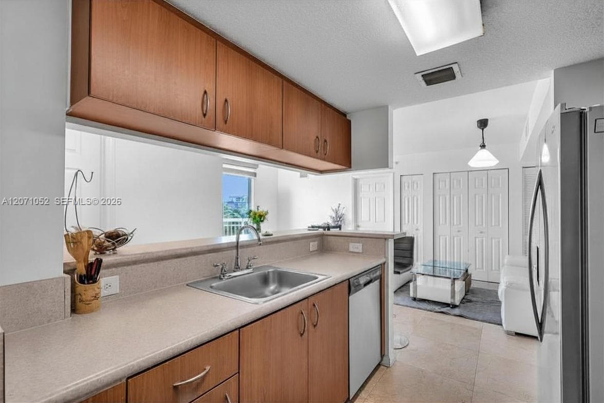 816 NW 11th St # 607, Miami, FL 33136 photo 5
