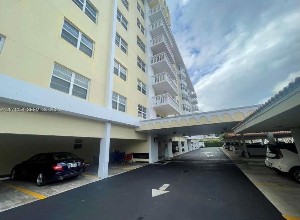 2500 NE 48th Ln # 806, Fort Lauderdale, FL 33308 photo 2