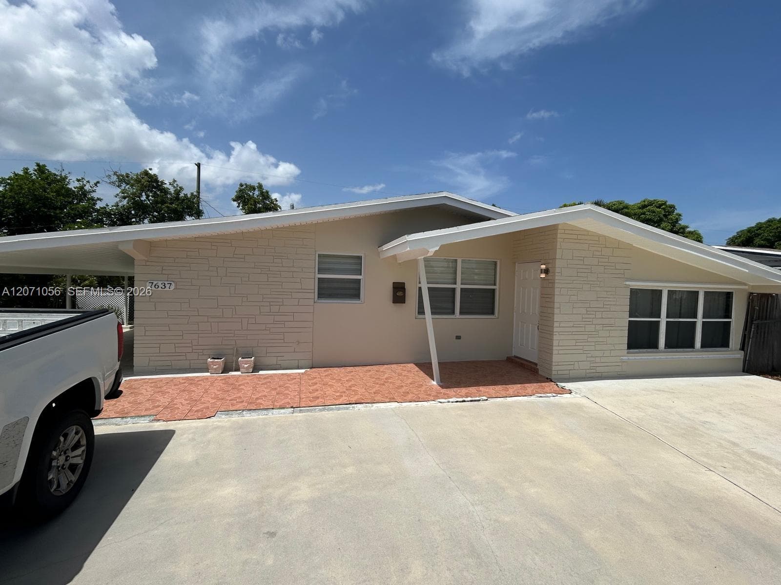 7637 Ramona St, Miramar, FL 33023 photo 2