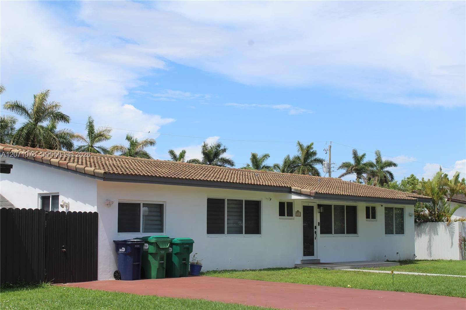 9551 SW 49th St, Miami, FL 33165 photo 2