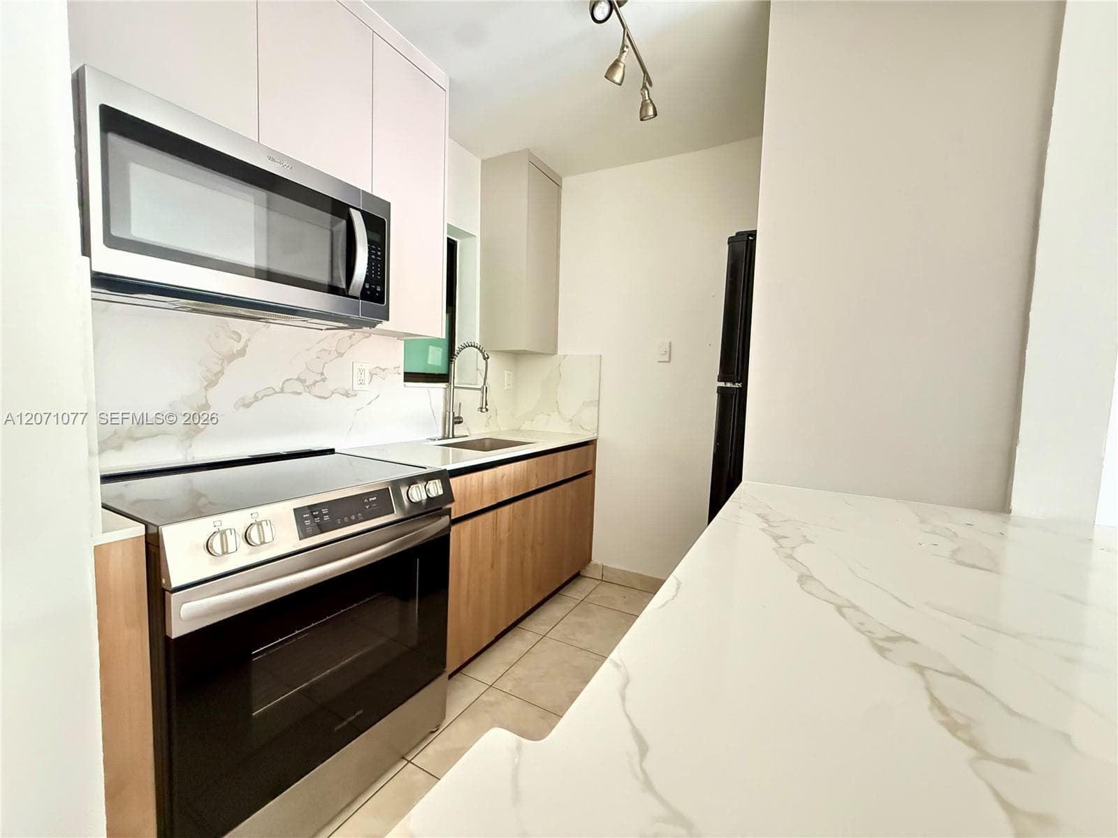 1530 SW 2nd St # 304, Miami, FL 33135 photo 4